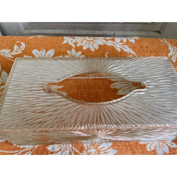 Vintage MCM clear Lucite Sunburst Pattern Tissue Box Cover - Picture 2 of 10